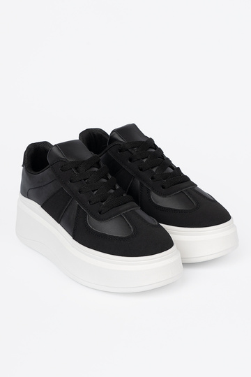 Het klassieke model zInart Sneakers op een dikke zool