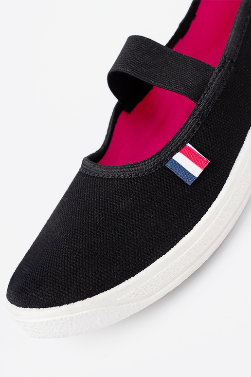 couleur noire chaussures z flexiblem paskiem  couleur noire chaussures z flexiblem paskiem