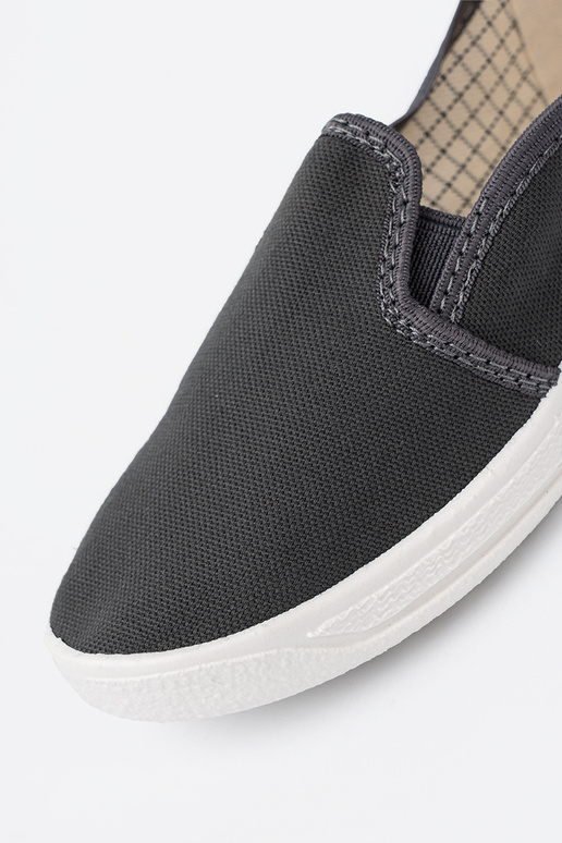 Proste graue Farbe Schuhe z flexibelmi ZustaZukami jungenhaft