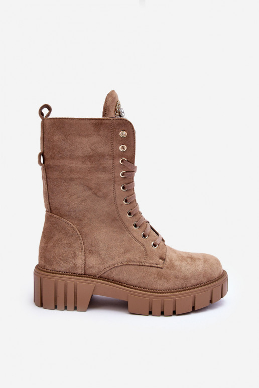 Chaussures en daim bottes d équitation hautes Avec des bijoux beige Il fautrx Chaussures en daim bottes d équitation hautes Avec des bijoux beige Il fautrx