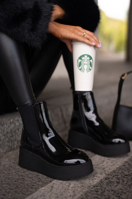 avec effet vernis Bottes pour femmes avec une plateforme I Koturnie réchauffer couleur noire DANSloedia