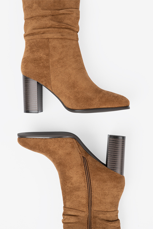 karamel kleuren laarzen met een gegolfd bovenInerk i obcasem