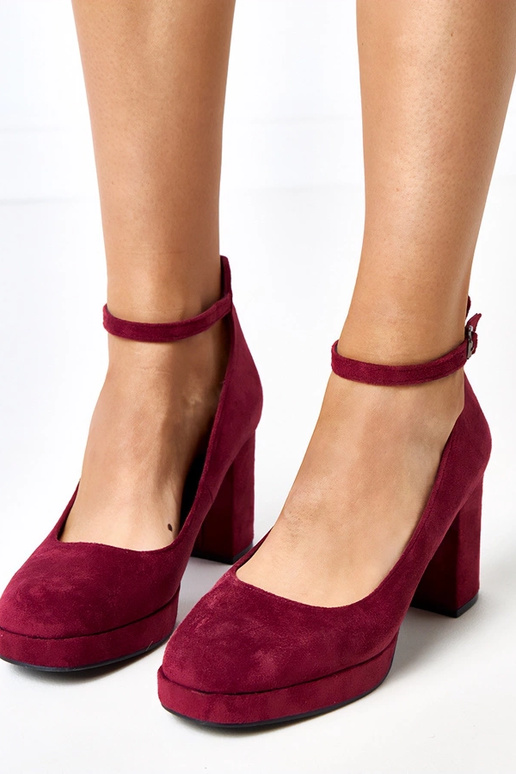 Chaussures bordeaux à talon massif...