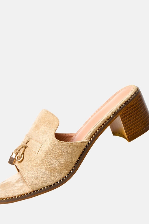 Chaussons couleur sable à talon avec...