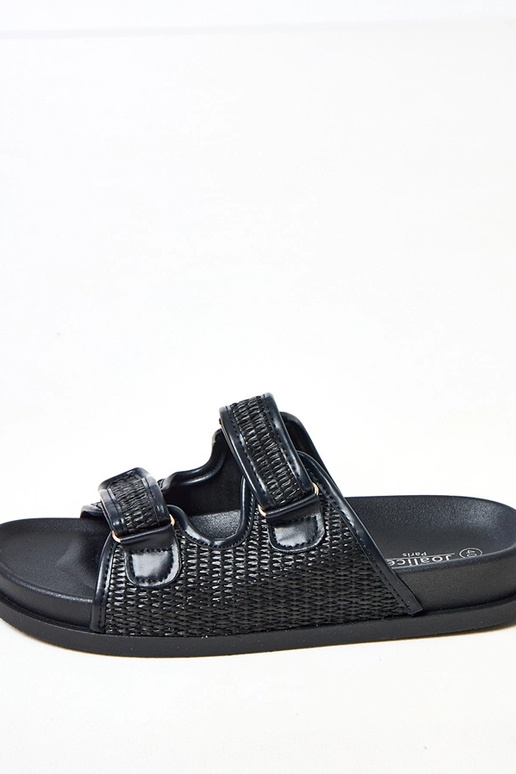 Chaussons noirs en dentelle avec des...