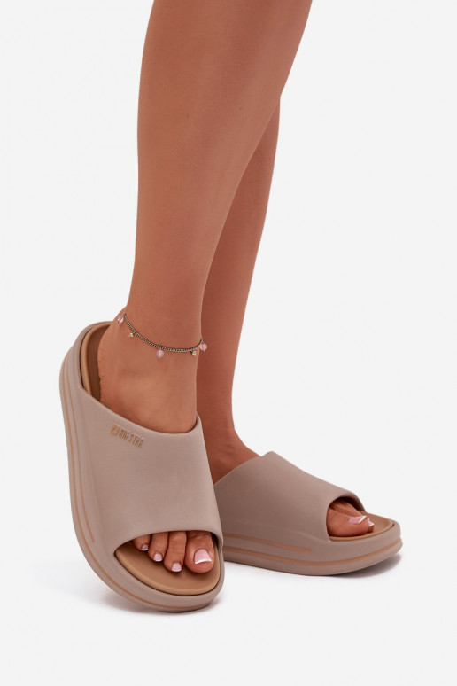 Damenhausschuhe mit einer Plattform Big Star SS274424 Beige