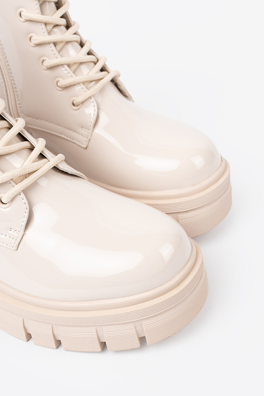 Stijlvol schoenen gelakt In odcieniu helderbeigem