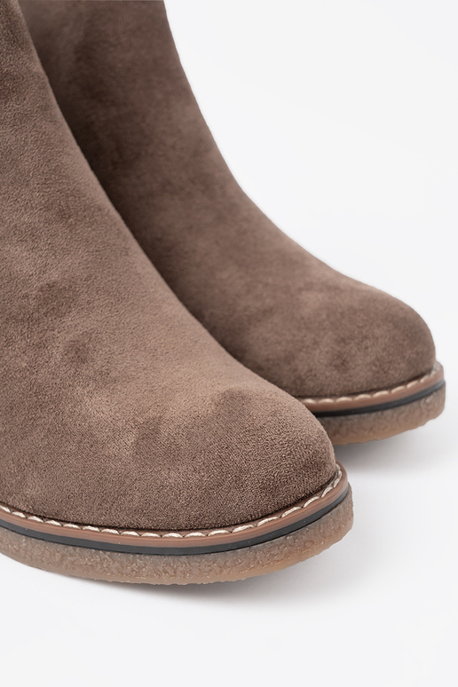 Modèle classique sombrebeige chaussures sur un talon stable