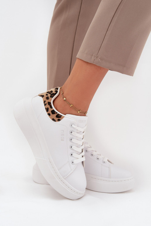 Chaussures modèle baskets Féminin avec une plateforme Big Star SS274247 couleur blanche avec des motifs en fourrure de léopard