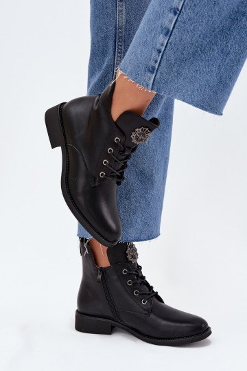 Dames lage schoenen met brede hakken en decoratieve details, gevoerd, zwart Cylira 2