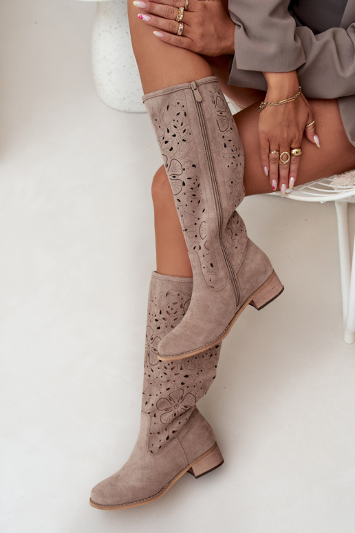 avec des éléments ajourés bottes pour femmes Sur un talon bas en daim écologiqueoÀe Fixé Au Château beige Orchides