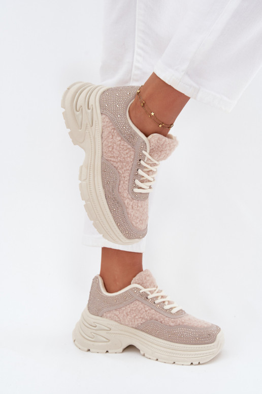 Sneakers Stilvollllschuhe Feminin mit blitzenden Augen und ein Pelzmantel Typu Baranek elfenbeinfarbe Zarika