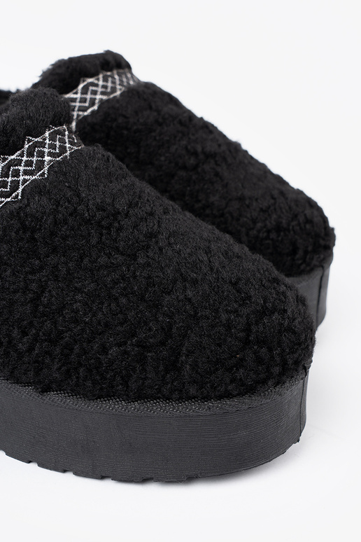 schoenen a'la SnoInboots voor dames In zInarte kleurm kolorze z ozdobnym haftem