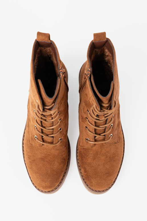 Pratique bottes d équitation hautes À kolorze karmeloÀym sur une semelle plate