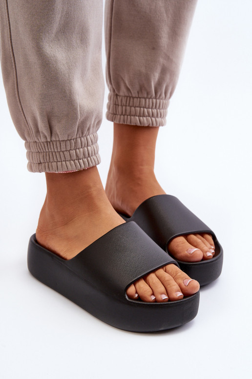 Féminin Chaussons Sur une semelle épaisse couleur noire Oreithano