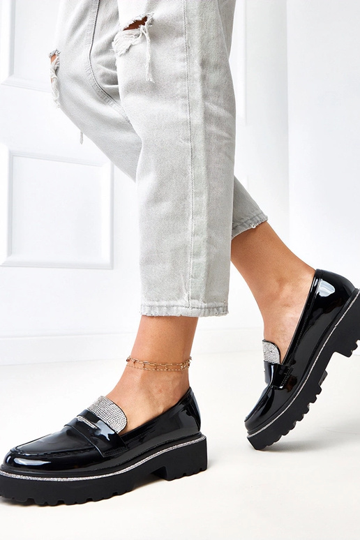 Zwarte lak mocassins versierd met...