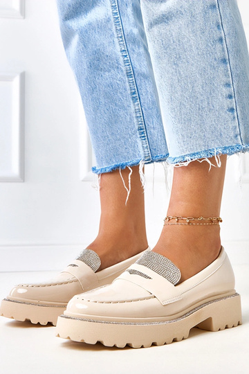 Beige lak mocassins versierd met zirconia Laures