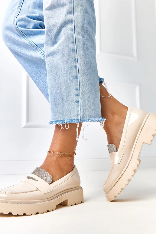 Beige lak mocassins versierd met...