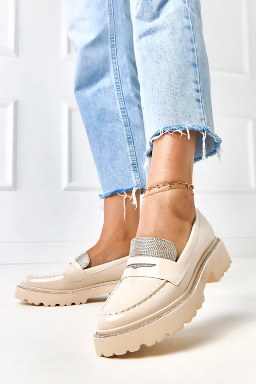 Beige lak mocassins versierd met...