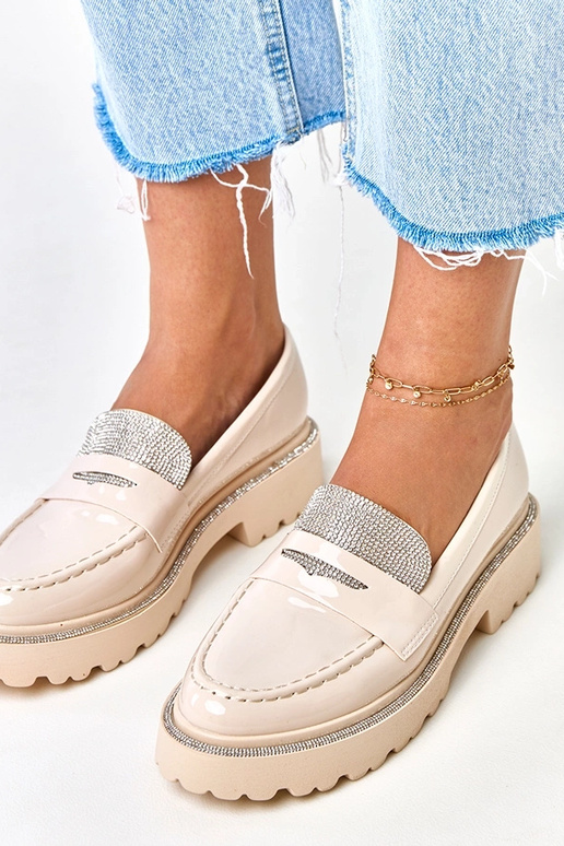 Mocassins beiges vernis ornés de...