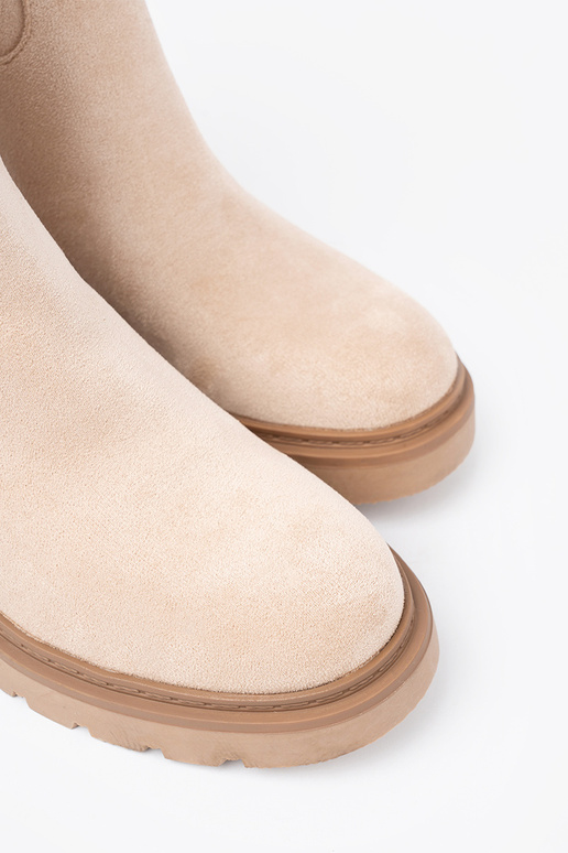 NoInoczesne helderbeige laarzen o prostym fasonie