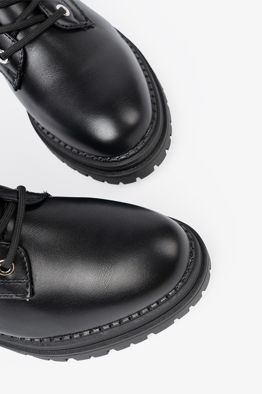 Stilvoll schZuarze Farbe hohe Reitstiefel z metaloZuym detalem