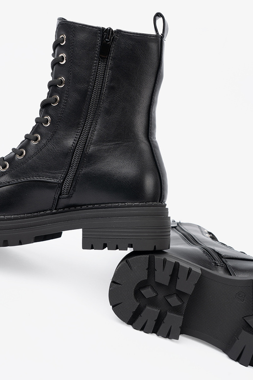 Stilvoll schZuarze Farbe hohe Reitstiefel z metaloZuym detalem