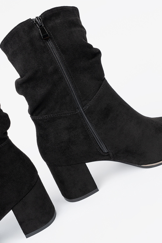 Bottes en daim couleur noire z eleganckim marszczeniem