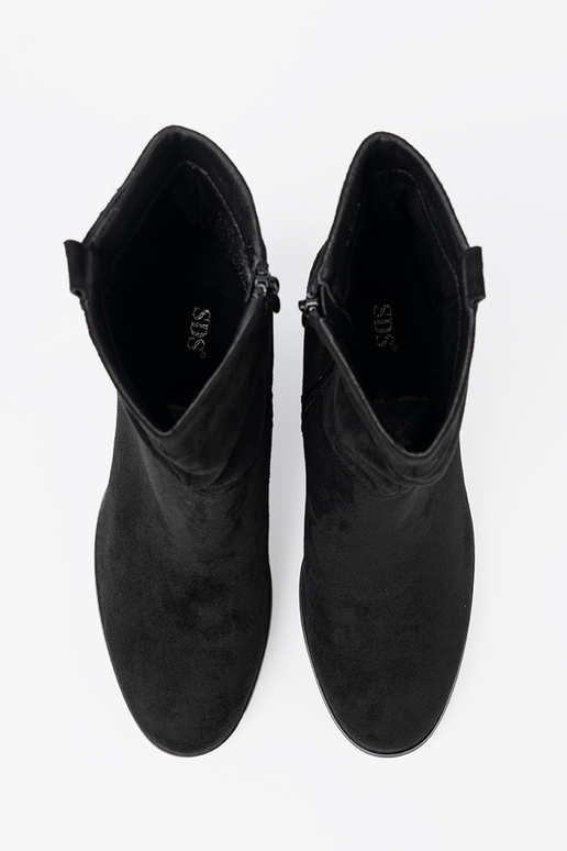 couleur noire en daim bottes avec un haut à volants