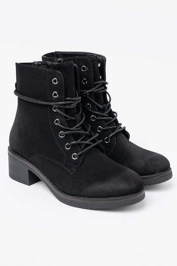 schZuarze Farbe Schuhe geschnürt auf niedrigem Absatz