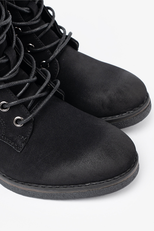 couleur noire chaussures lacé sur un talon bas