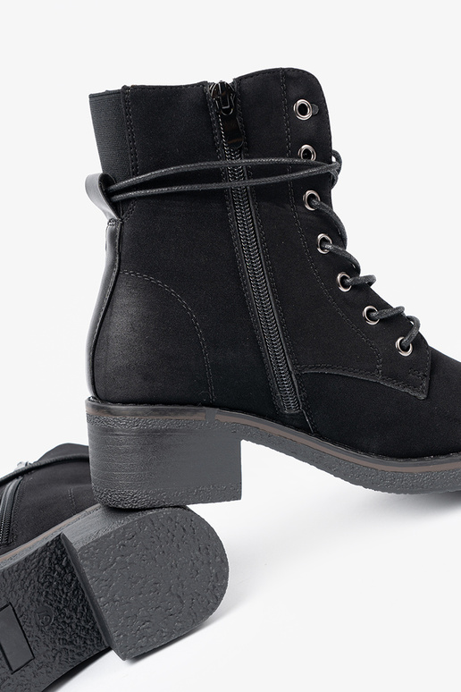 couleur noire chaussures lacé sur un talon bas