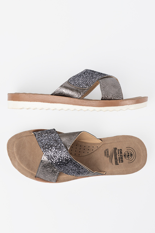 Conception métallique Chaussons femmes avec une semelle blanche