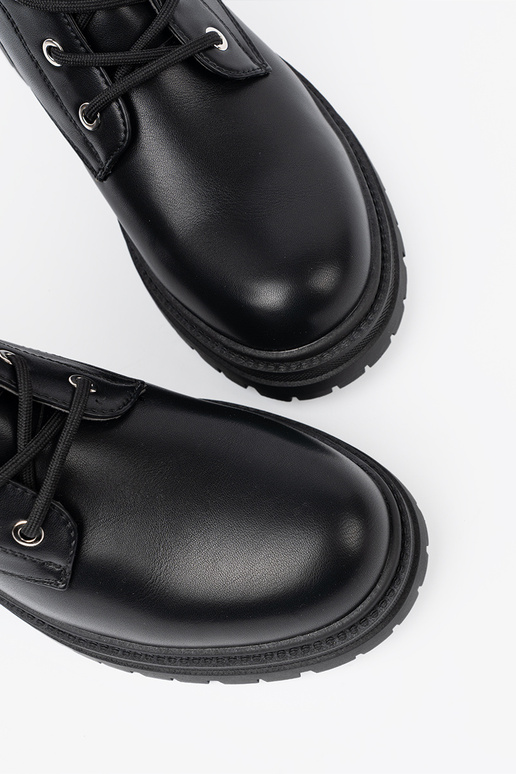 couleur noire bottes d équitation hautes avec finition métallique