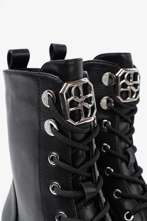 couleur noire bottes d équitation hautes avec finition métallique