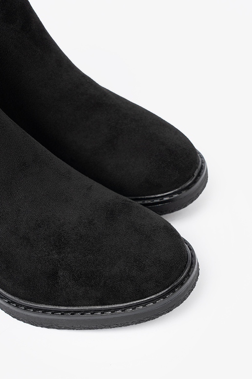 couleur noire chaussures avec boucles sur un talon stable