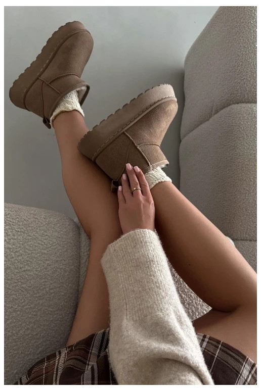 Schwarz-weiße Sportschuhe mit glänzenden silbernen Details