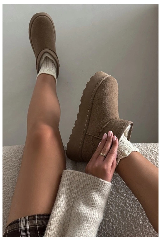 Baskets noires et blanches avec détails argentés brillants