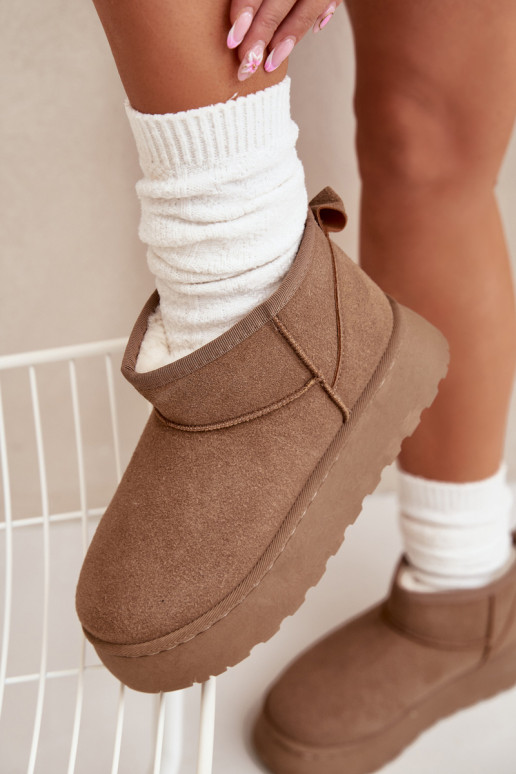 Baskets noires et blanches avec détails argentés brillants