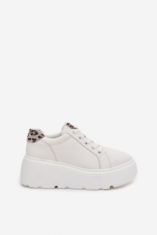 Peau Chaussures modèle baskets Féminin avec une plateforme avec des motifs en fourrure de léopard Vinceza 89144 couleur blanche