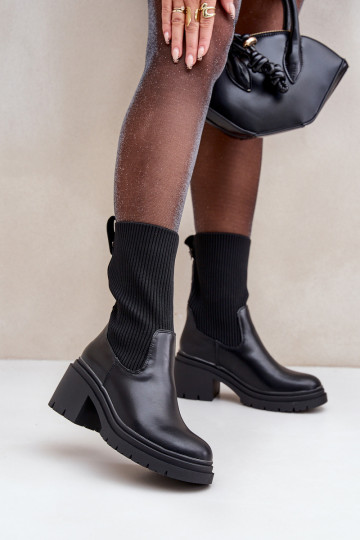 Bottes avec une semelle intérieure de type chaussette Sur des talons massifs couleur noire Rosanas 2