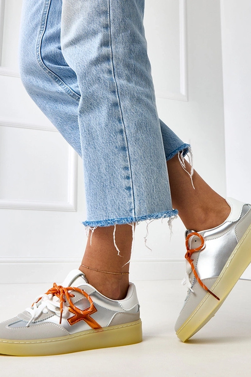 Baskets argentées avec plateforme et... Baskets argentées avec plateforme et...