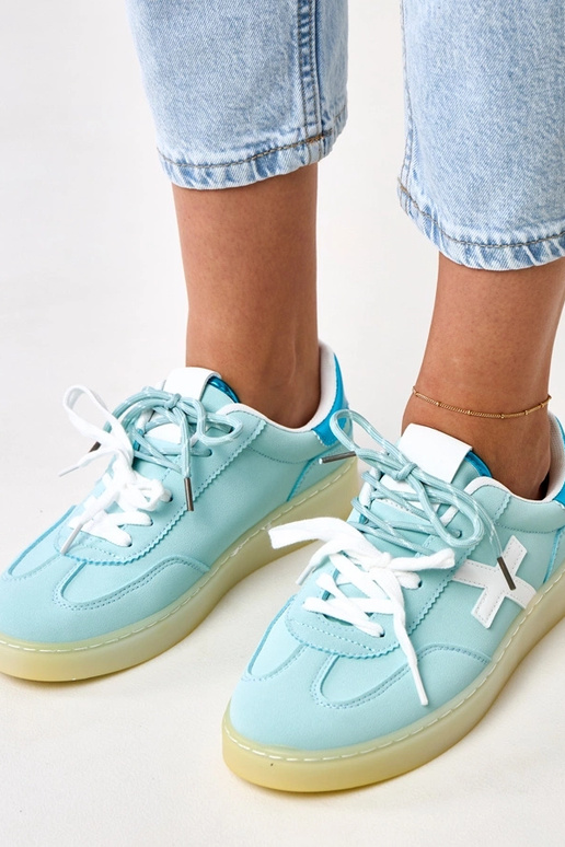 Blauwe sneakers met plateau en witte... Blauwe sneakers met plateau en witte...