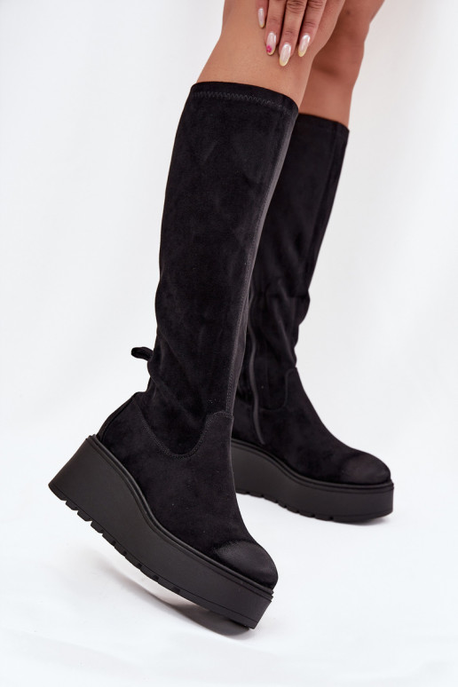 bottes pour femmes Contre la route avec une plateforme I Koturnie Vinceza 58342 couleur noire