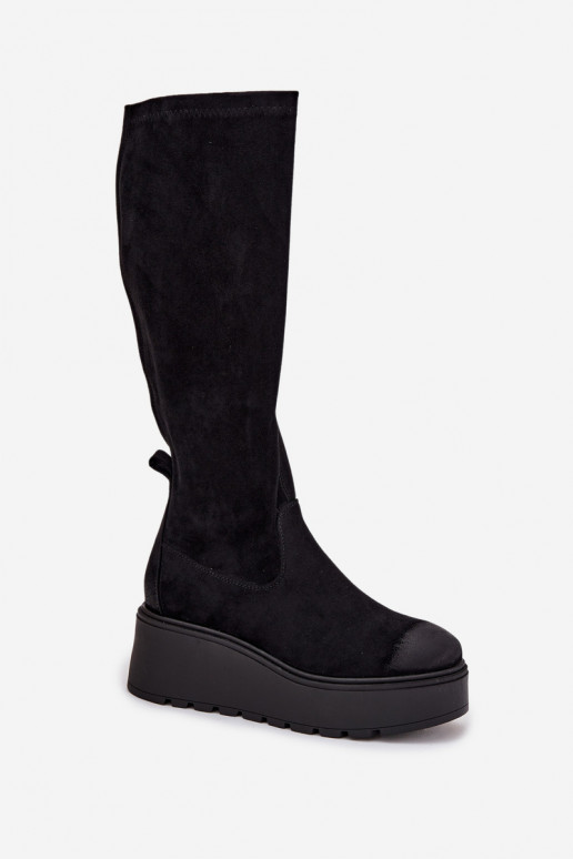 bottes pour femmes Contre la route avec une plateforme I Koturnie Vinceza 58342 couleur noire