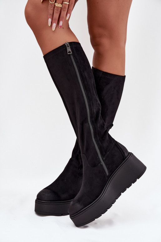 bottes pour femmes Contre la route avec une plateforme I Koturnie Vinceza 58342 couleur noire