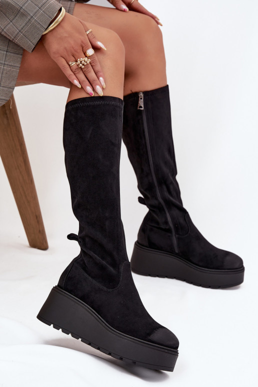bottes pour femmes Contre la route avec une plateforme I Koturnie Vinceza 58342 couleur noire