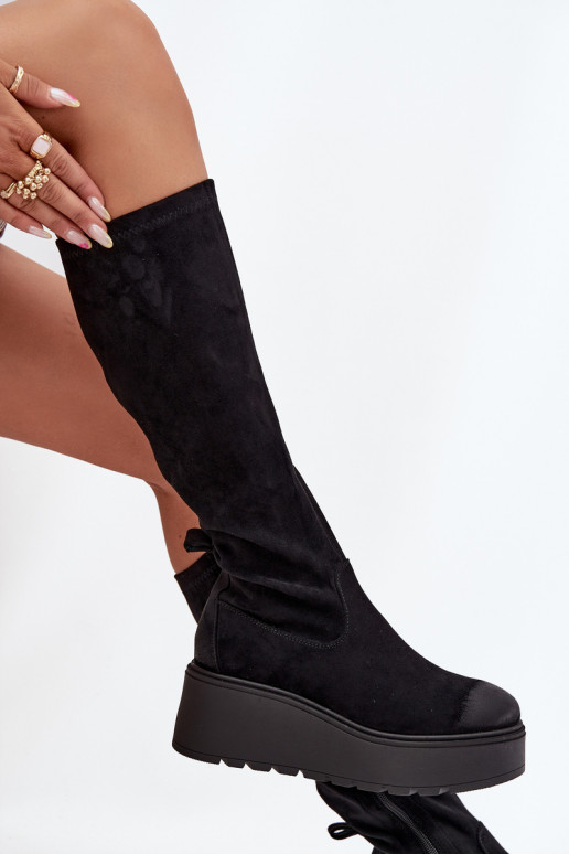 bottes pour femmes Contre la route avec une plateforme I Koturnie Vinceza 58342 couleur noire