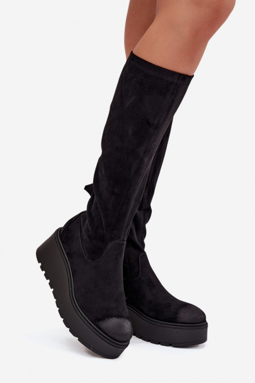 bottes pour femmes Contre la route avec une plateforme I Koturnie Vinceza 58342 couleur noire