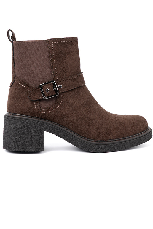 Élégant marron chaussures sur un talon stable Élégant marron chaussures sur un talon stable